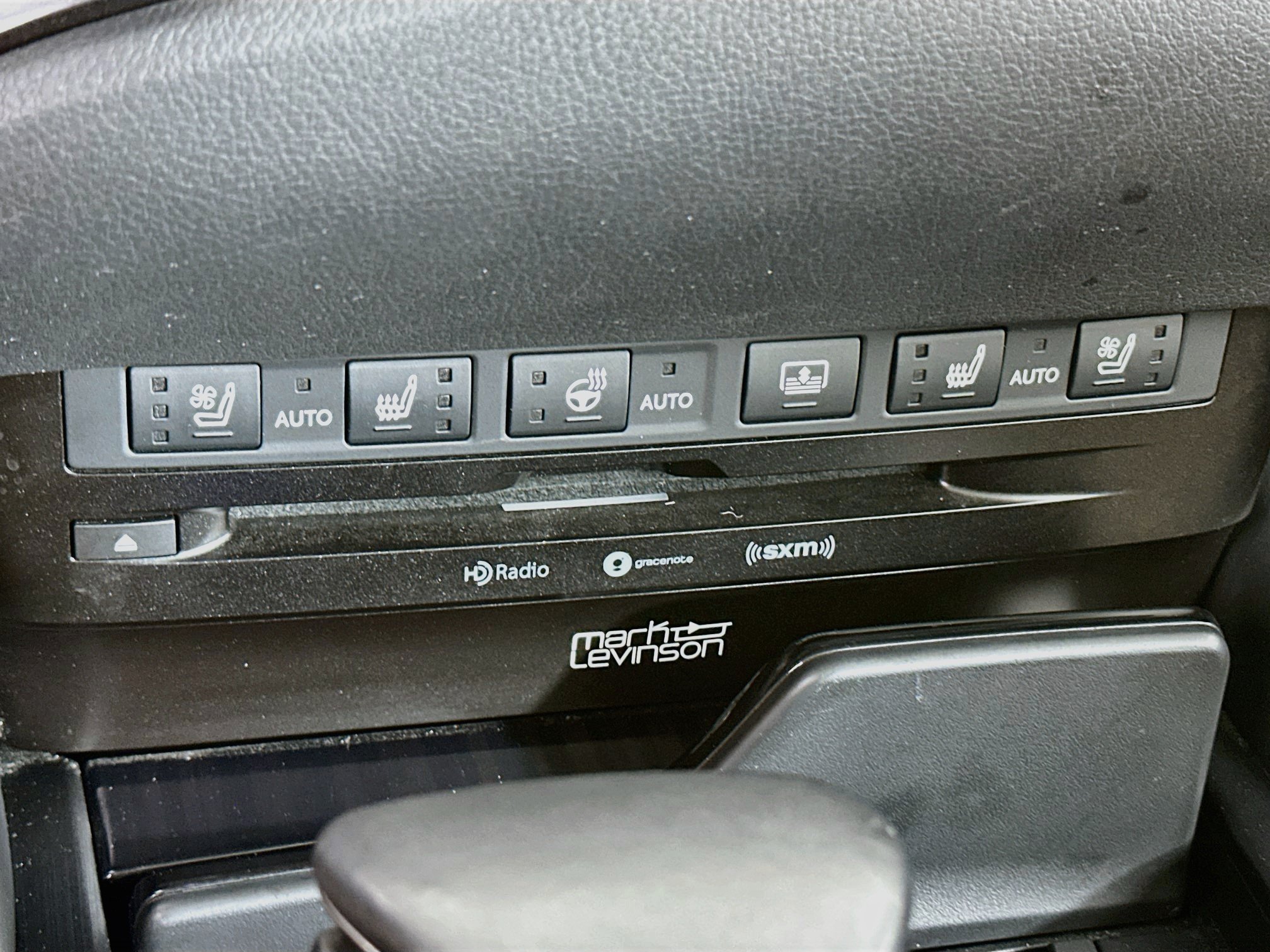 Used 2019 Lexus ES 300h Ultra Luxury FWD image 26