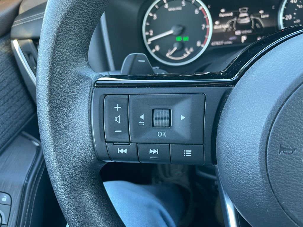 Used 2023 Nissan Rogue SV image 22