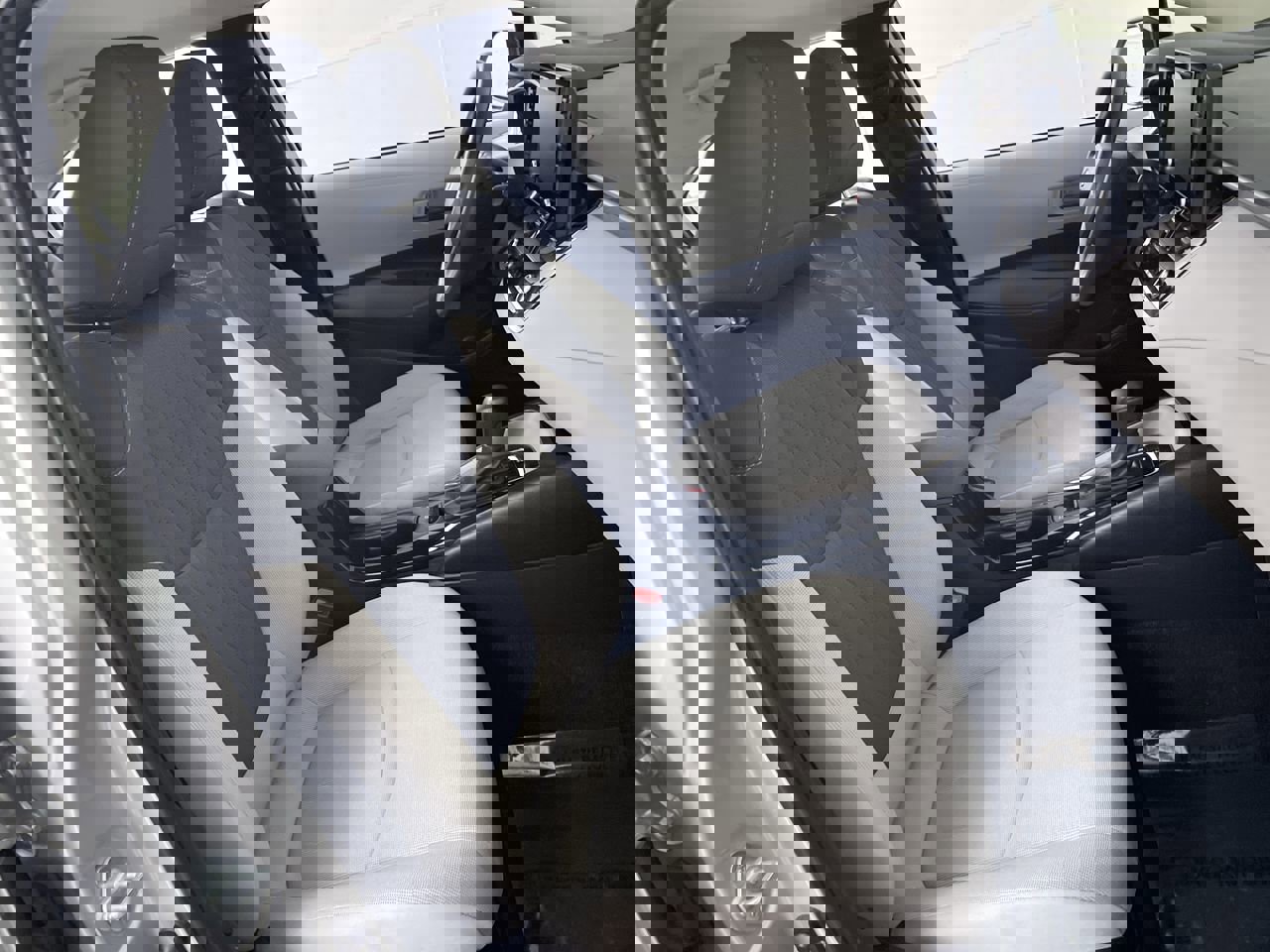 Used 2022 Toyota Corolla LE image 23