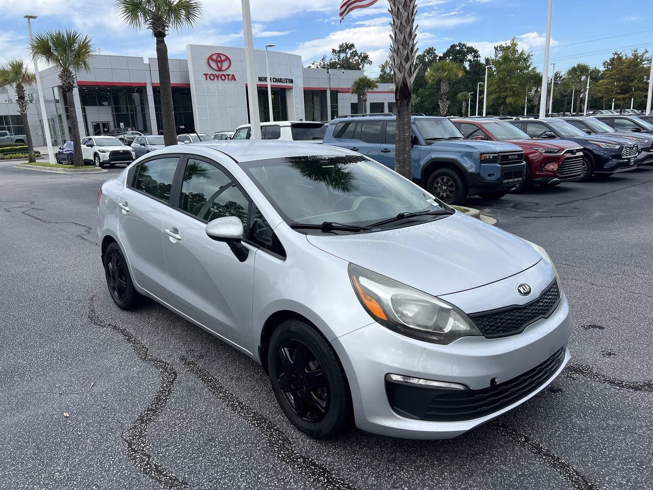 Used 2017 Kia Rio LX w/ Power Package FWD image 2
