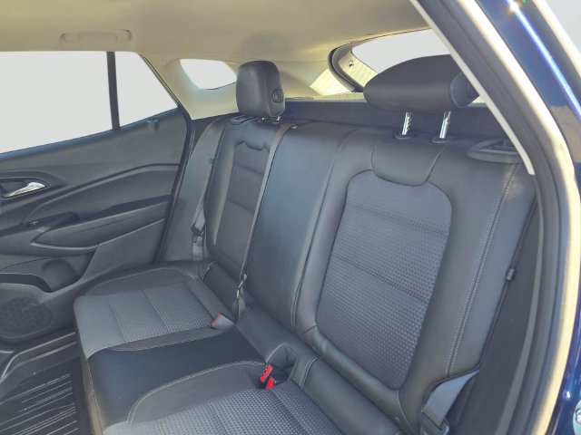 Used 2024 Chevrolet Trax LT w/ Sunroof Package FWD image 19