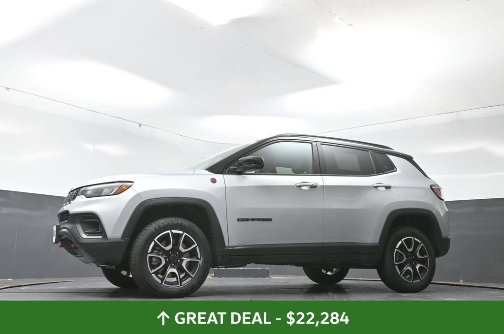 Used 2025 Jeep Compass Trailhawk AWD/4WD image 56