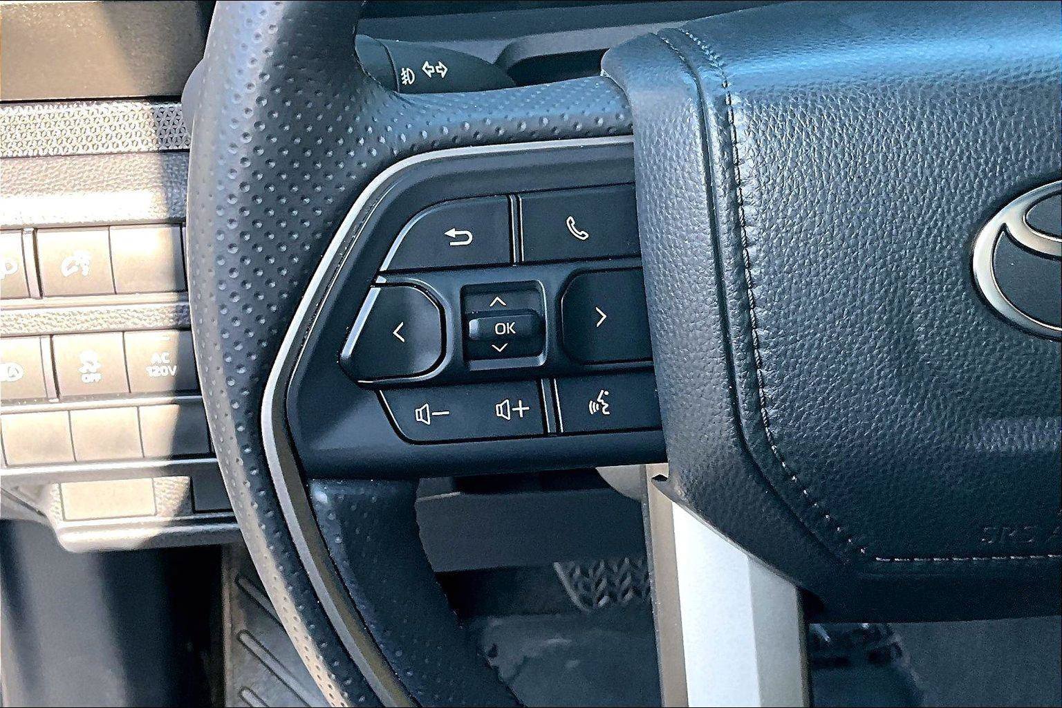 Used 2025 Toyota 4Runner Limited AWD/4WD image 19
