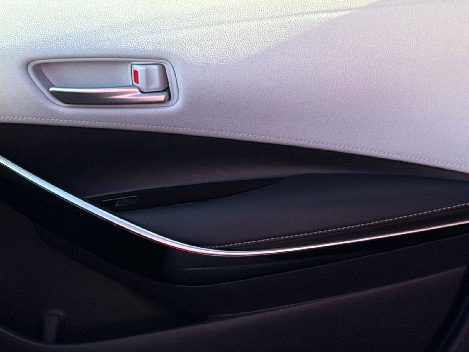 Used 2020 Toyota Corolla XSE image 22