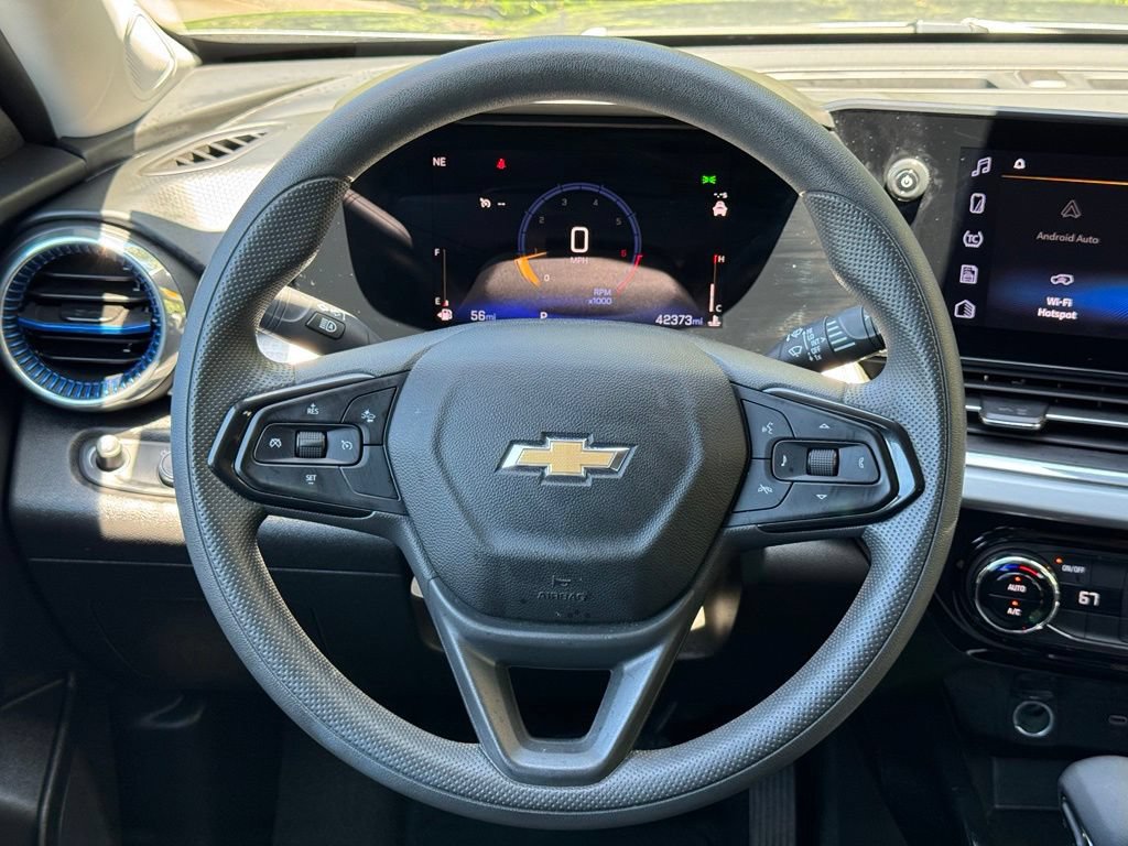 Used 2025 Chevrolet Trax LT FWD image 19