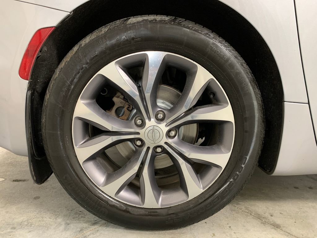 Used 2020 Chrysler Pacifica Limited FWD image 32