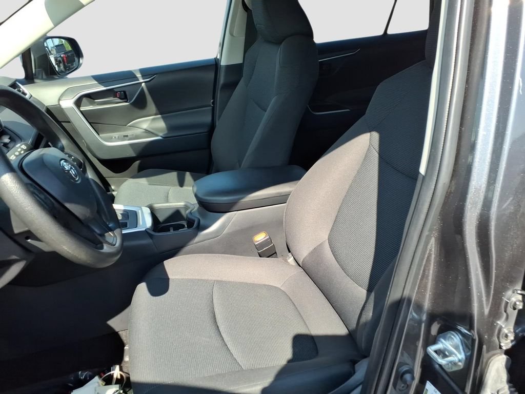 Used 2025 Toyota RAV4 LE FWD image 16