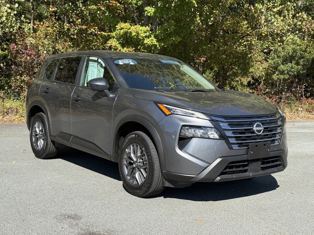 Used 2024 Nissan Rogue S image 3