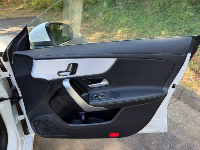 Used 2025 Mercedes-Benz CLA 250 image 33