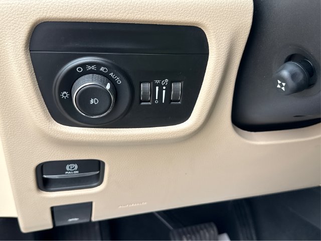 Used 2023 Jeep Grand Cherokee L Limited w/ Luxury Tech Group II AWD/4WD image 20