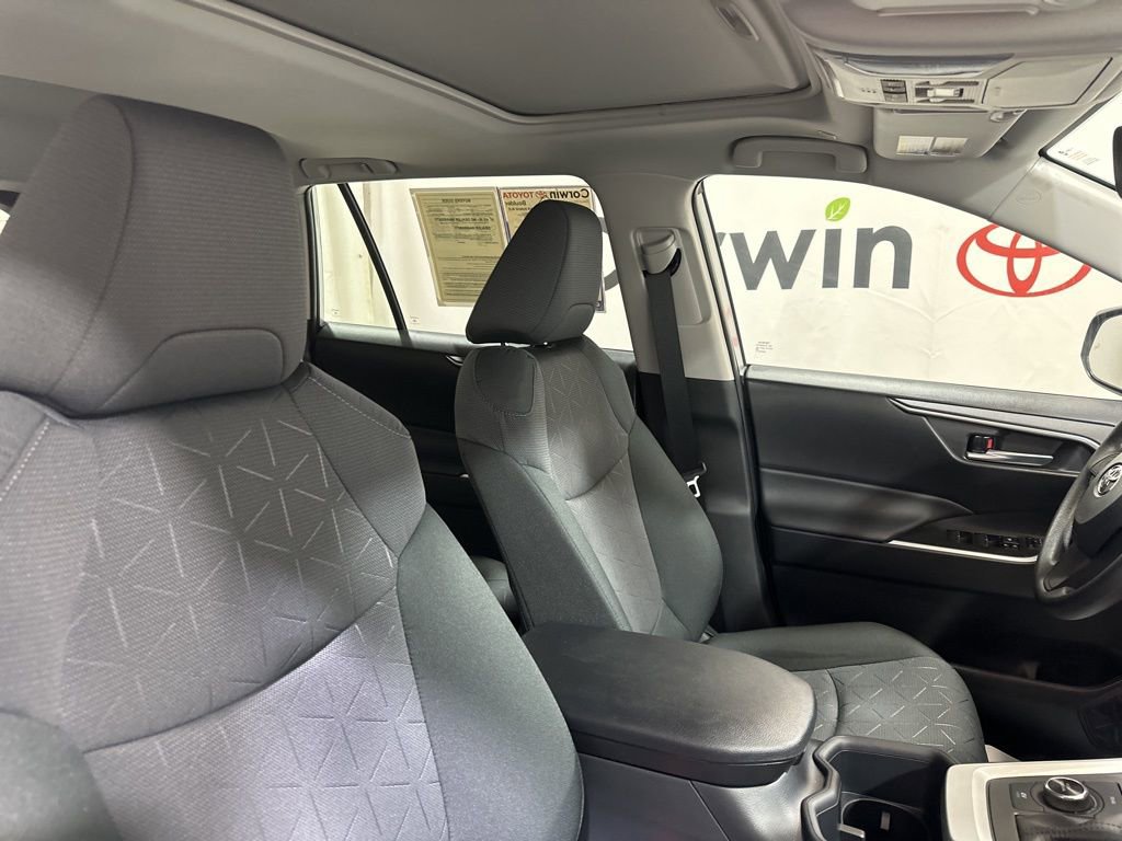 Used 2025 Toyota RAV4 XLE image 12