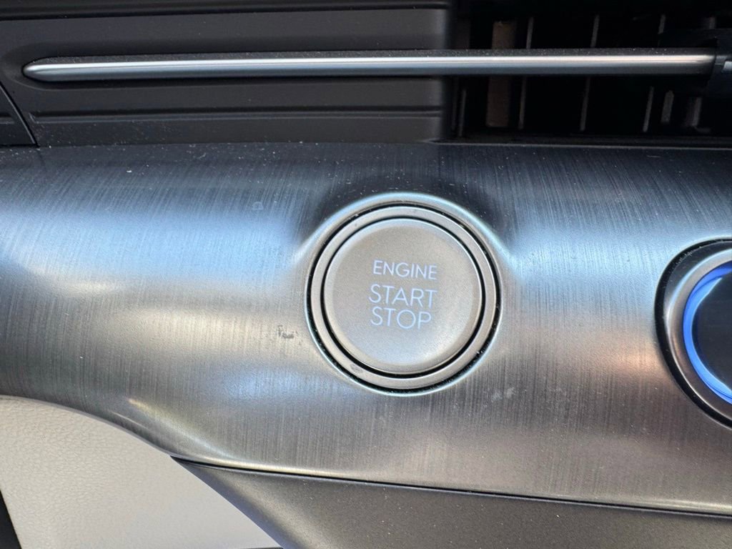 Used 2024 Hyundai Kona SE image 27