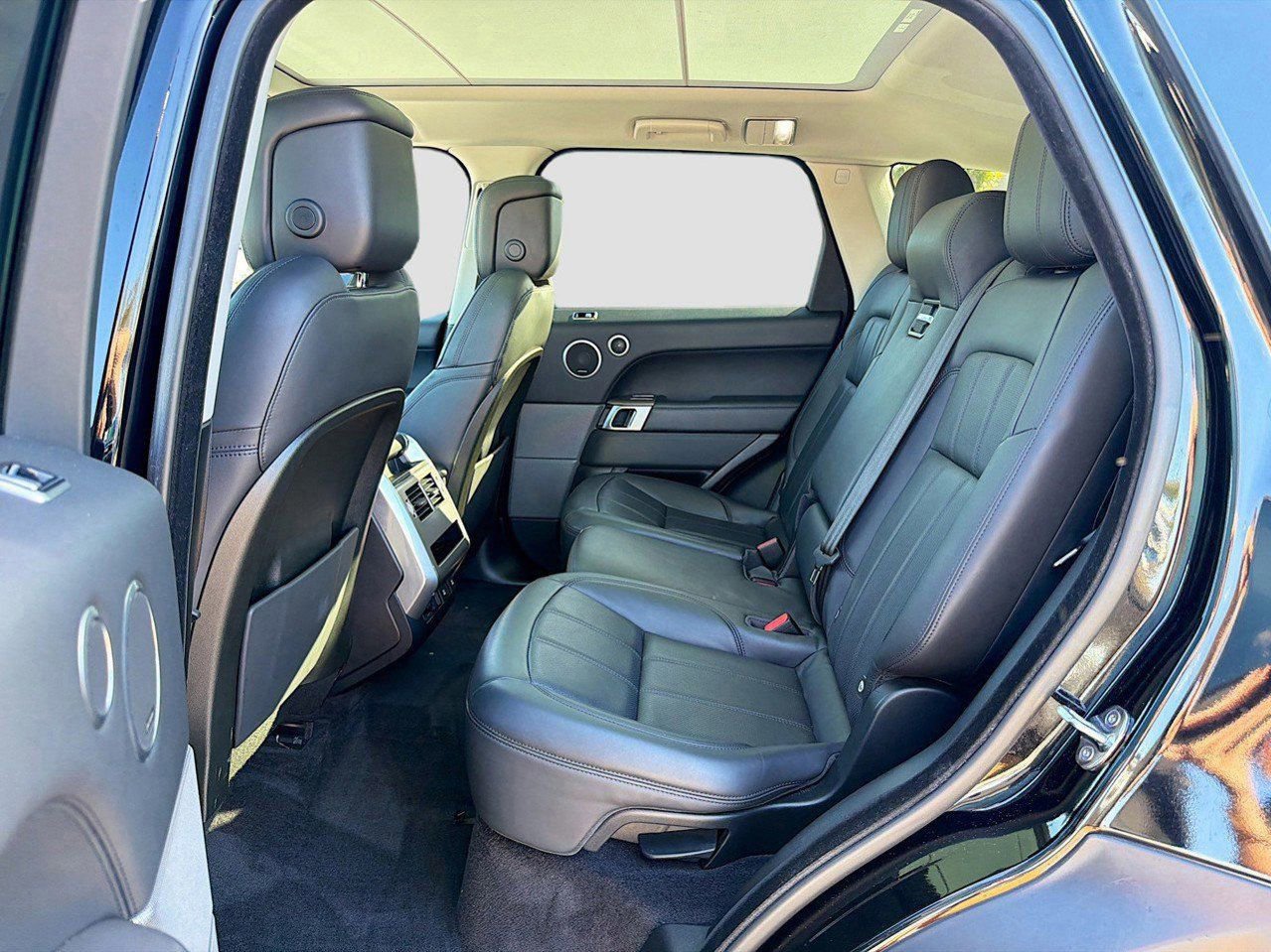 Used 2020 Land Rover Range Rover Sport HSE image 21