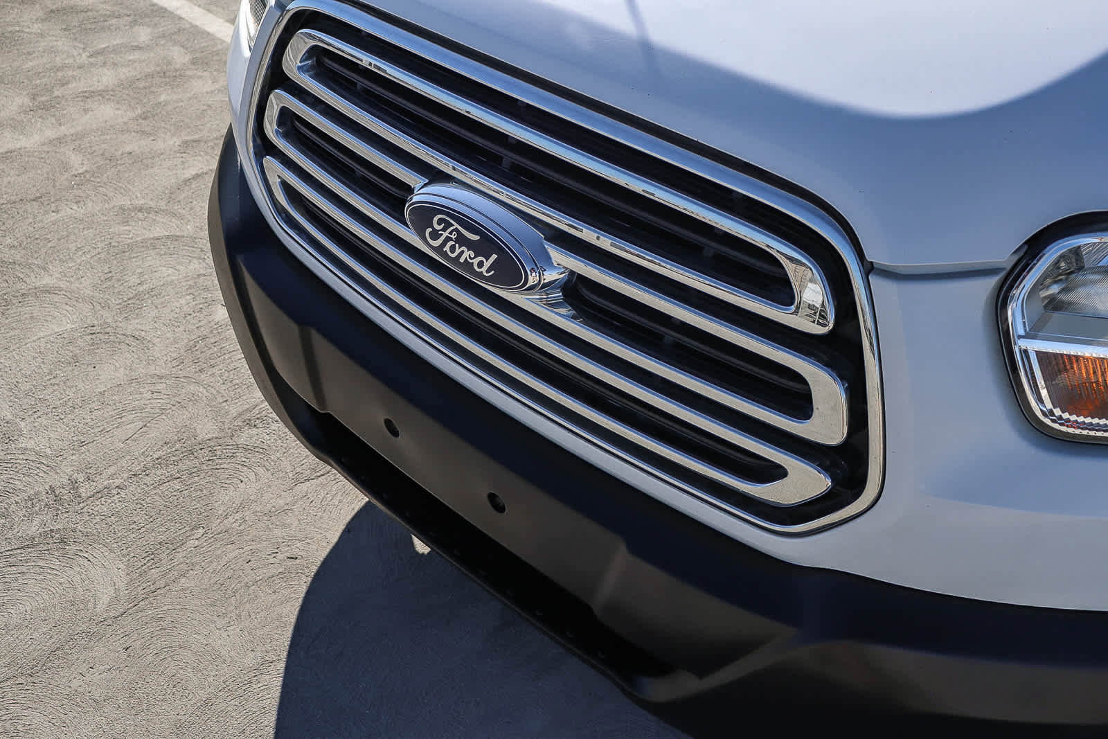 Used 2019 Ford Transit 350 XLT image 8