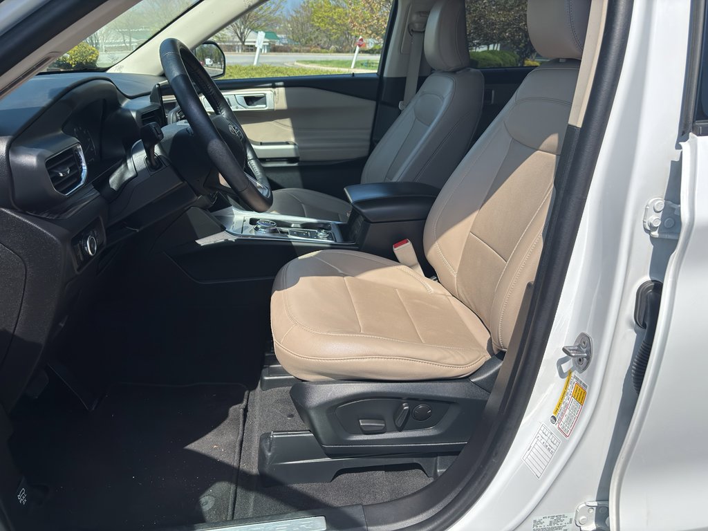 Used 2023 Ford Explorer Limited image 12