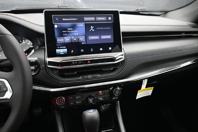 New 2027 Jeep Compass Latitude AWD/4WD image 7