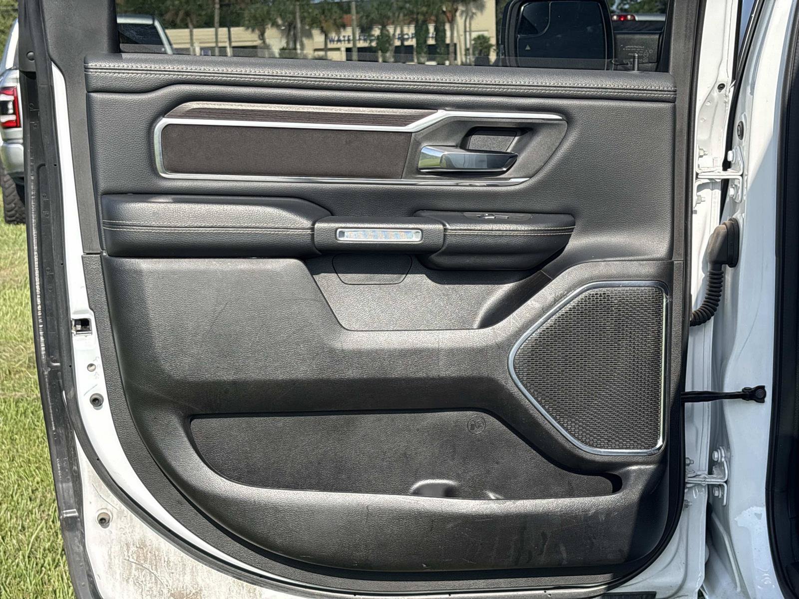 Used 2025 RAM 1500 Laramie AWD/4WD image 12