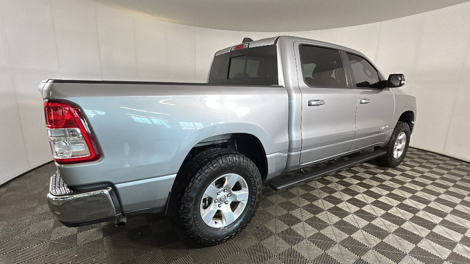 Used 2019 RAM 1500 Big Horn RWD image 3