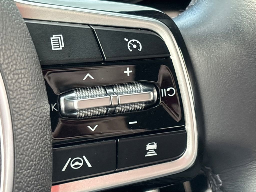 Used 2023 Kia Carnival SX Prestige FWD image 30