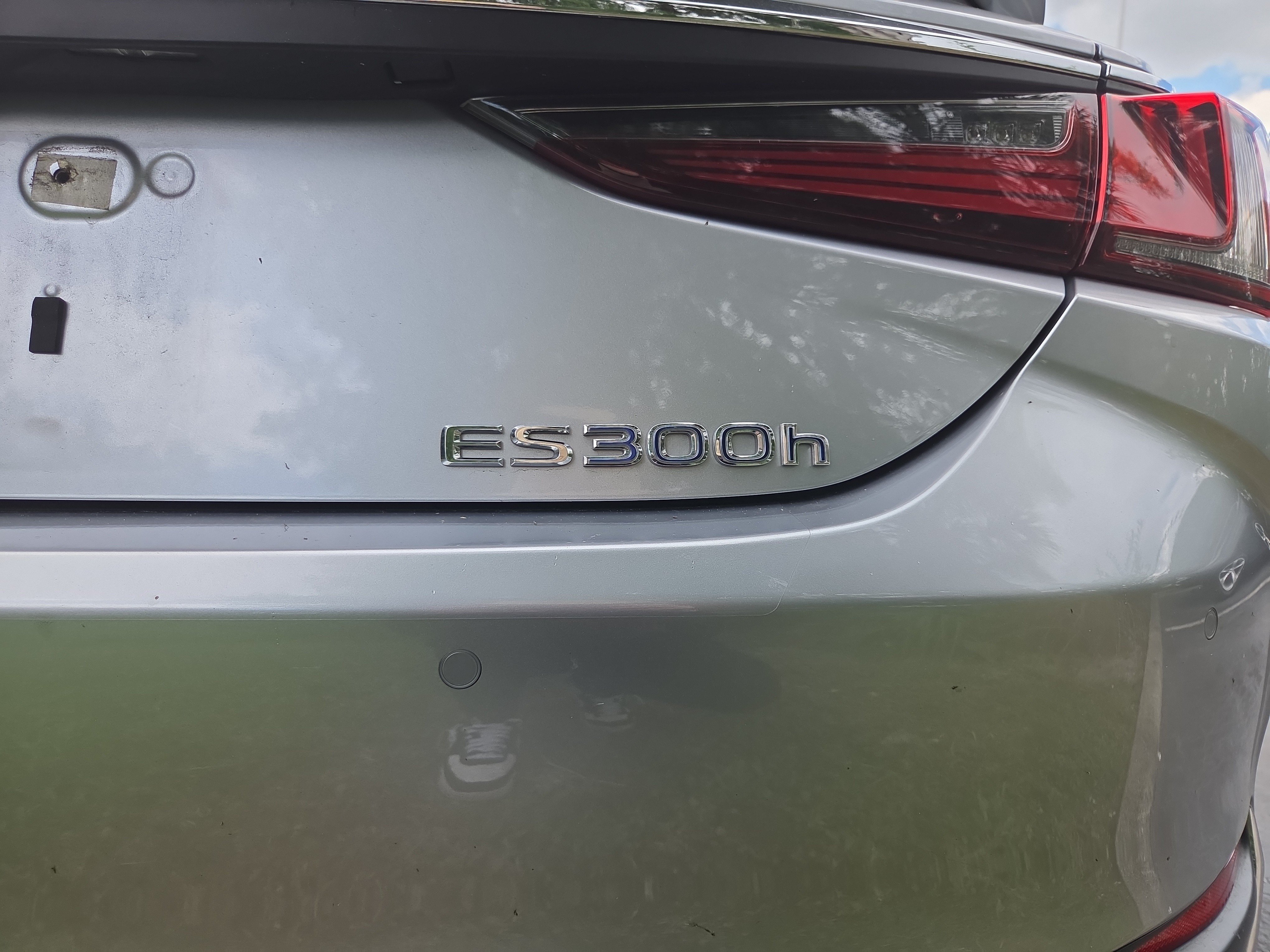 Used 2022 Lexus ES 300h w/ Premium Package FWD image 4