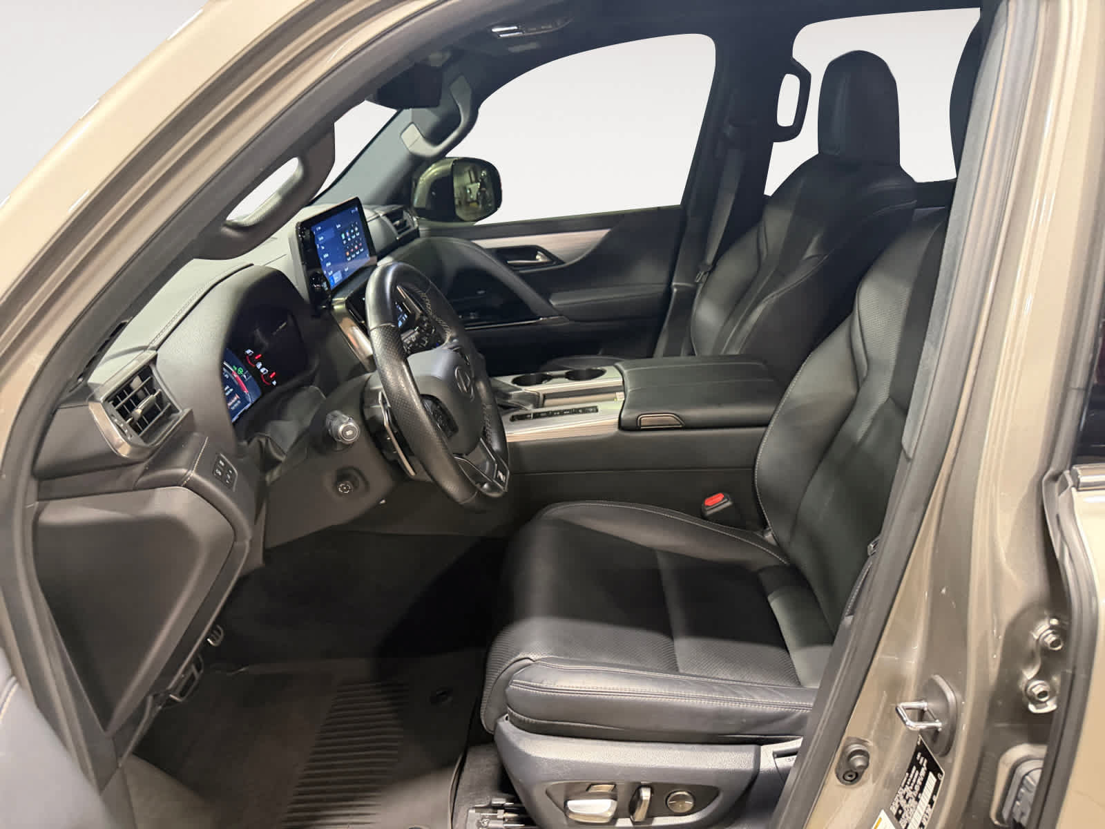 Used 2023 Lexus LX 600 F Sport w/ Accessory Package (Z1) AWD/4WD image 10
