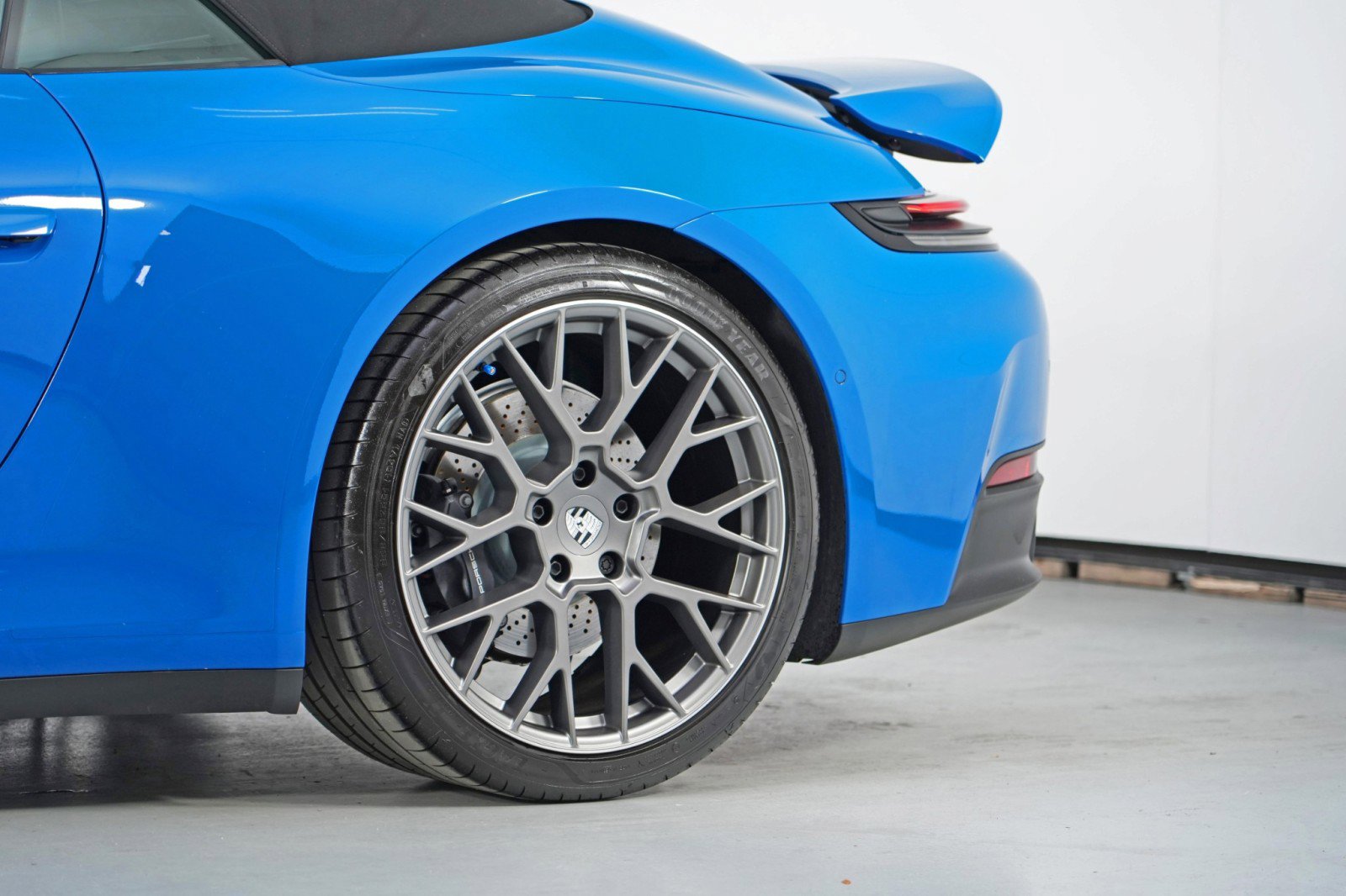 Used 2025 Porsche 911 Carrera RWD image 58