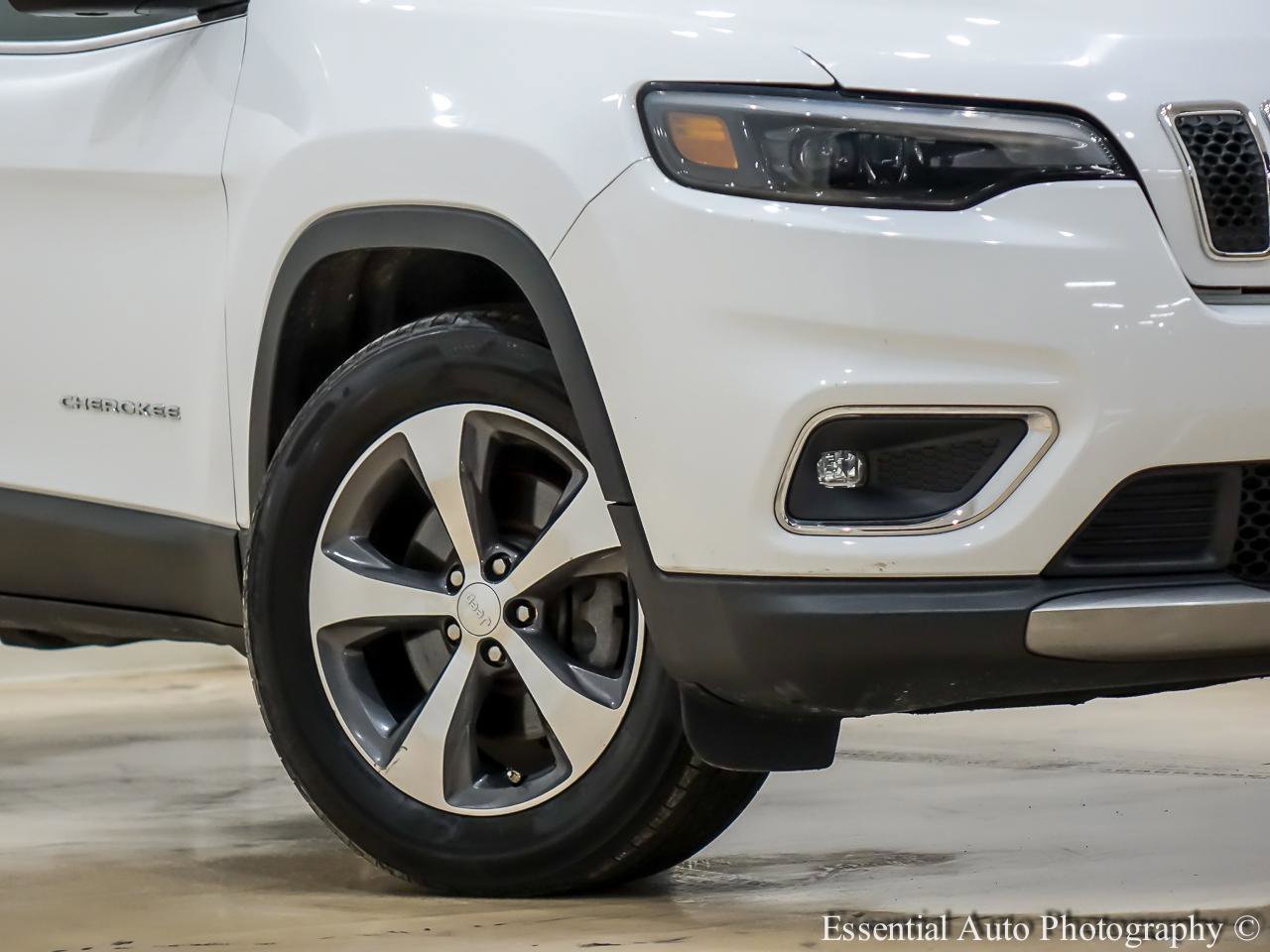 Used 2019 Jeep Cherokee Limited image 3