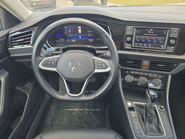 Used 2024 Volkswagen Jetta SE image 10