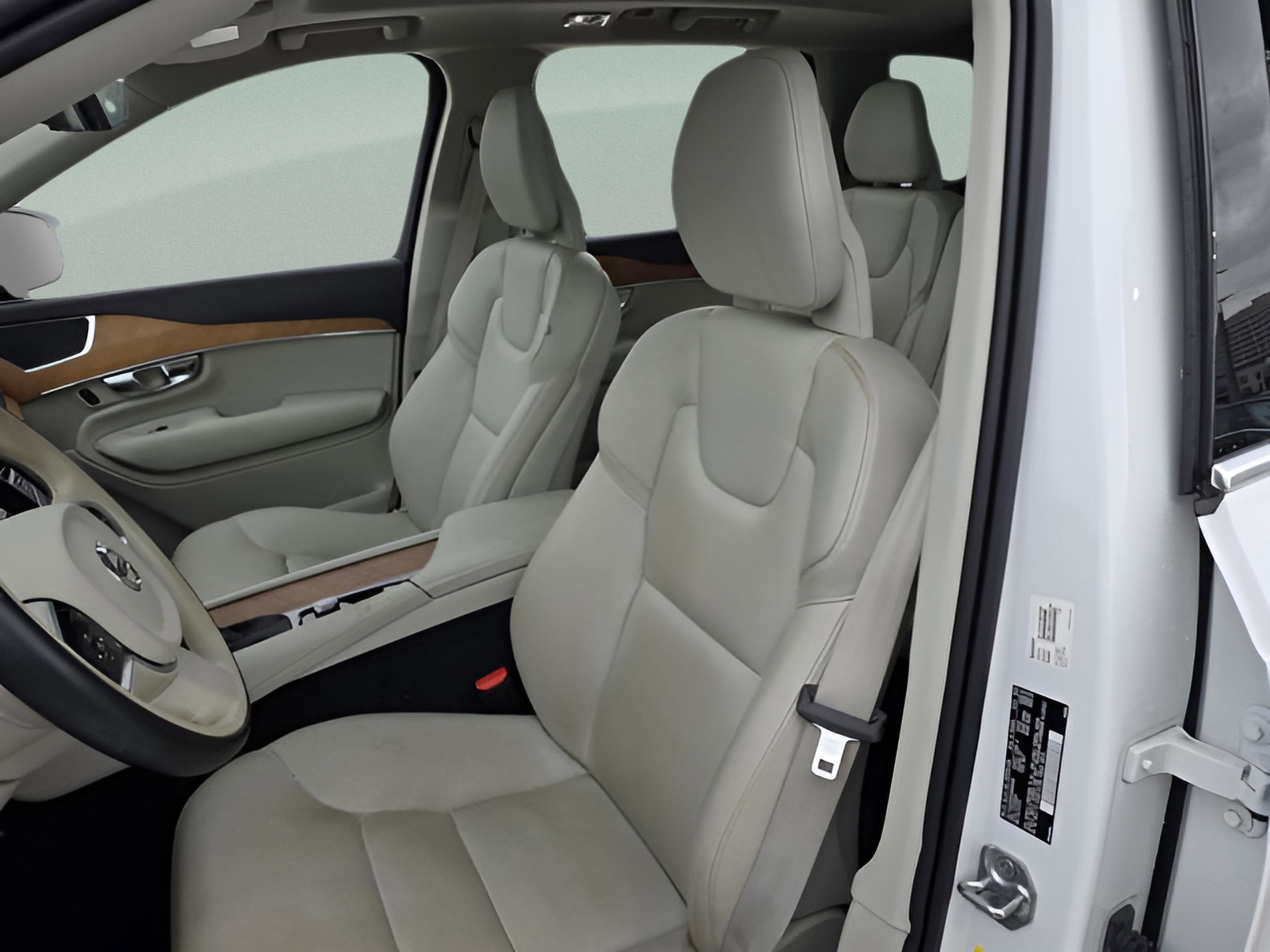 Used 2022 Volvo XC90 T6 Momentum w/ Climate Package image 14