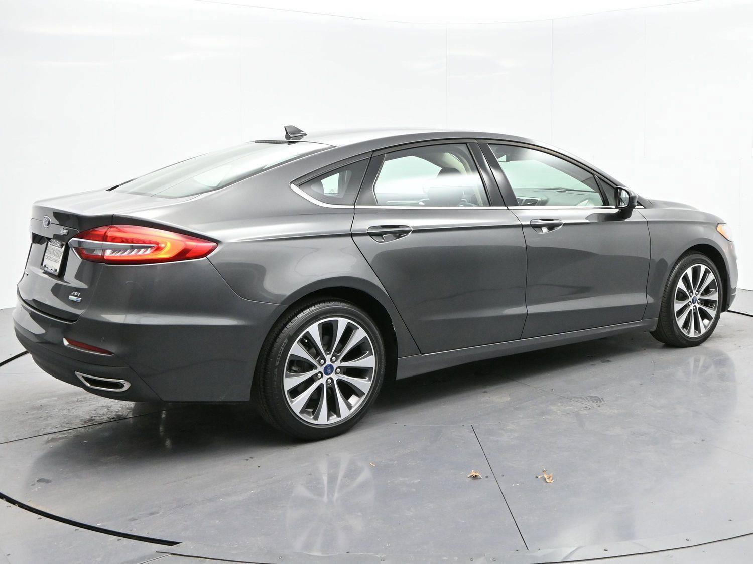 Used 2020 Ford Fusion SE image 7