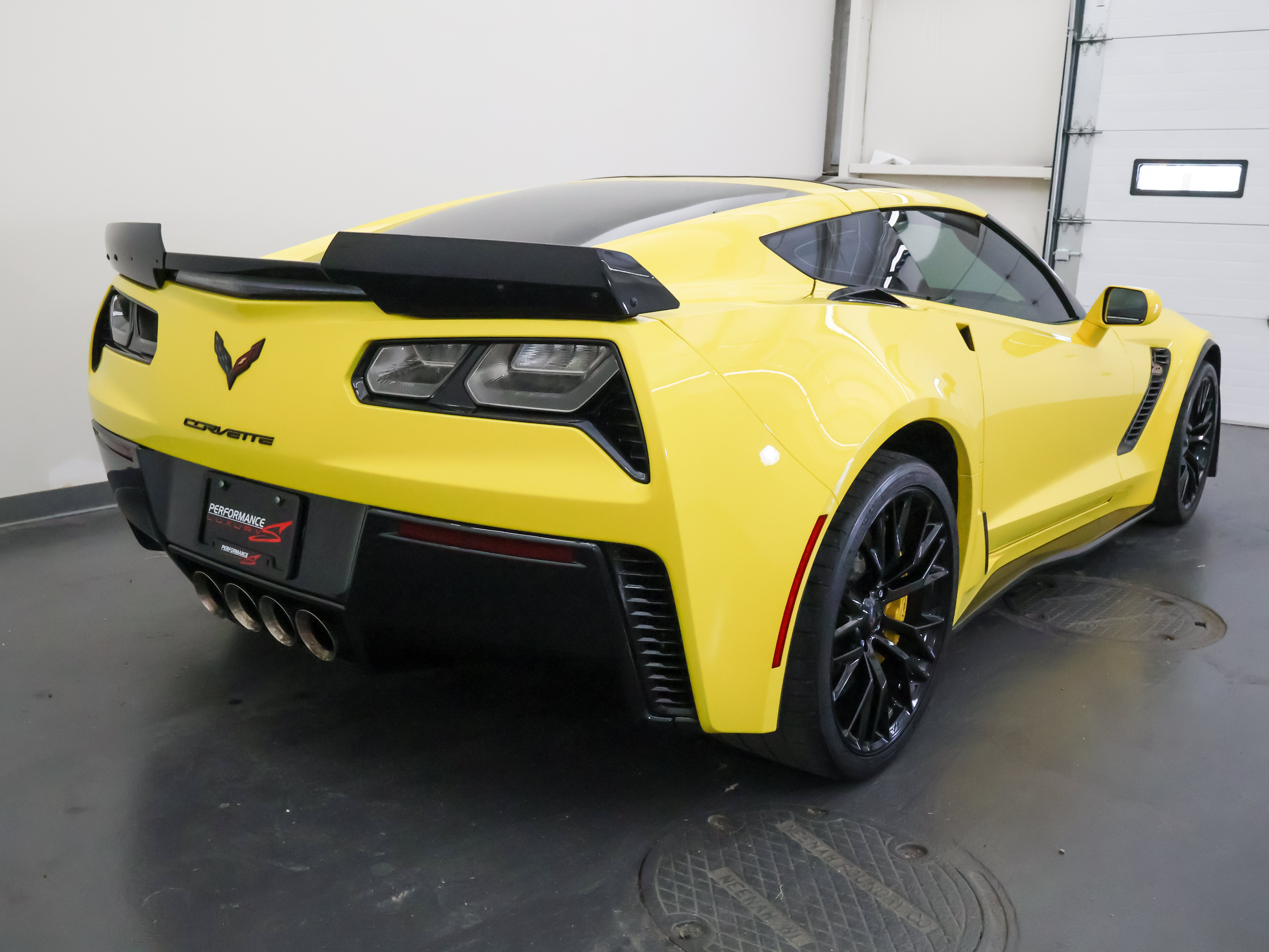 Used 2016 Chevrolet Corvette Z06 w/ 3LZ Preferred Equipment Group RWD image 3