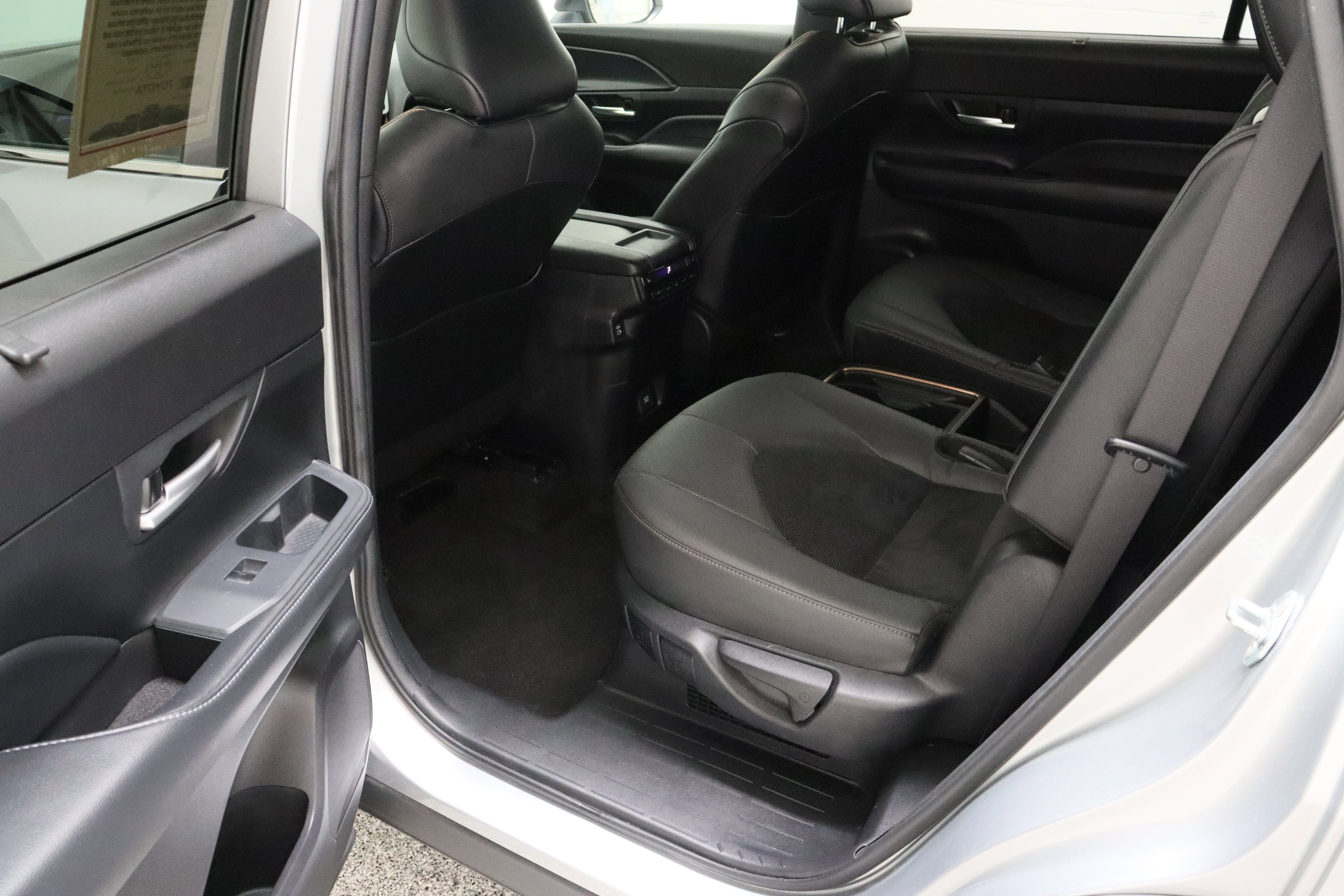 Used 2024 Toyota Grand Highlander AWD Hybrid image 28