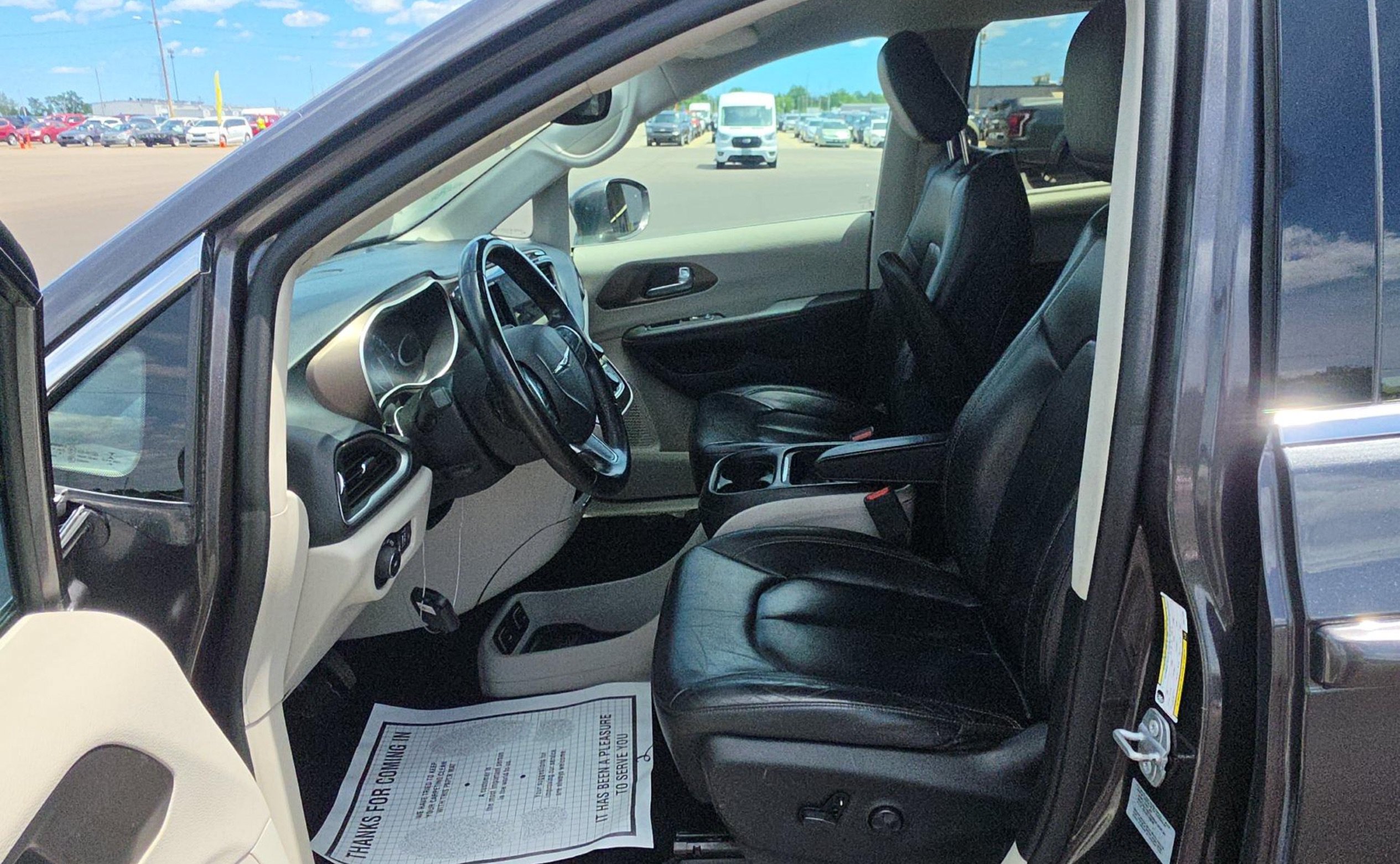 Used 2017 Chrysler Pacifica Touring-L FWD image 6