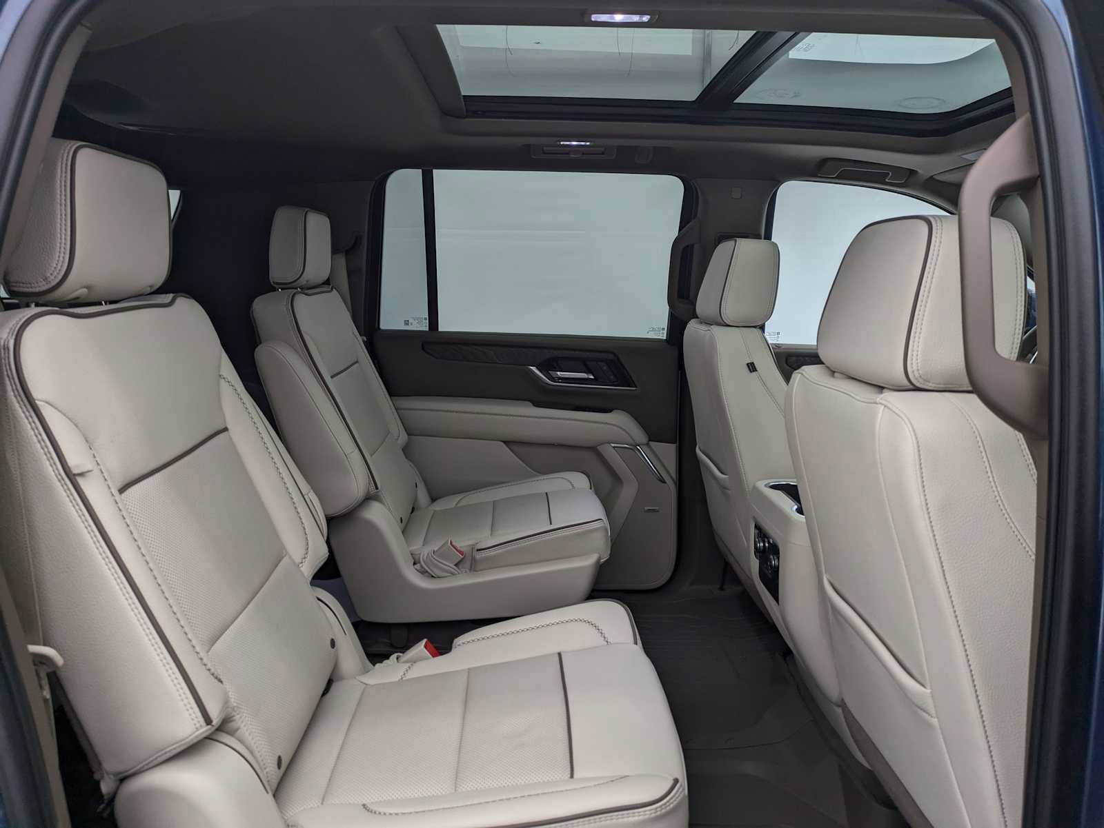 Used 2025 GMC Yukon XL Denali w/ Sun & Power Step Package AWD/4WD image 22