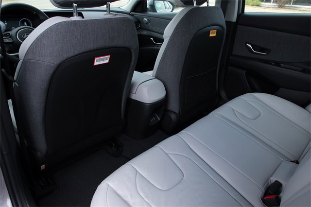 New 2025 Hyundai Elantra Limited image 17