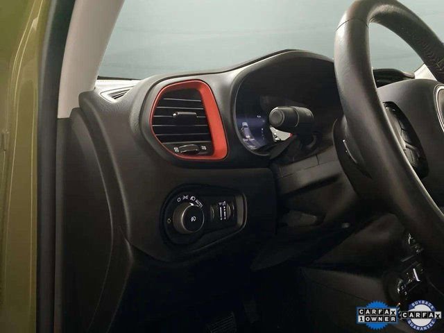 Used 2015 Jeep Renegade Trailhawk w/ Premium Leather Group image 32