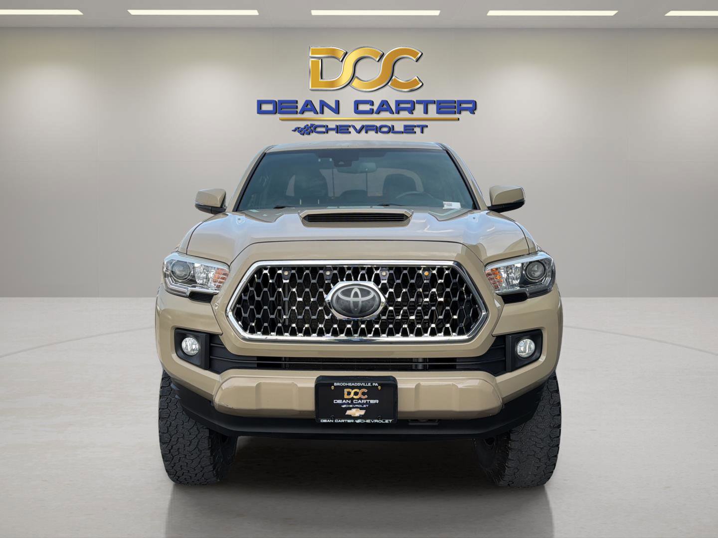Used 2018 Toyota Tacoma TRD Sport AWD/4WD image 8