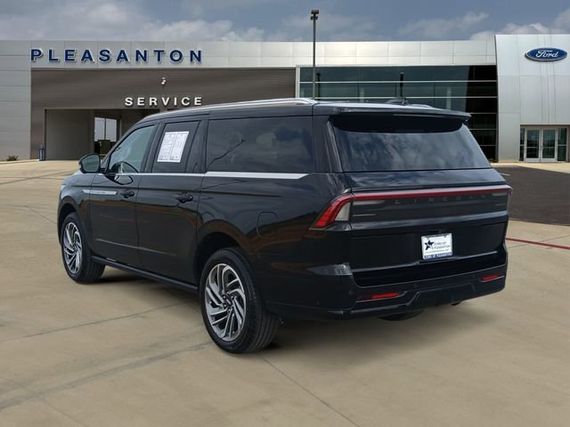 Used 2025 Lincoln Navigator L Reserve image 3