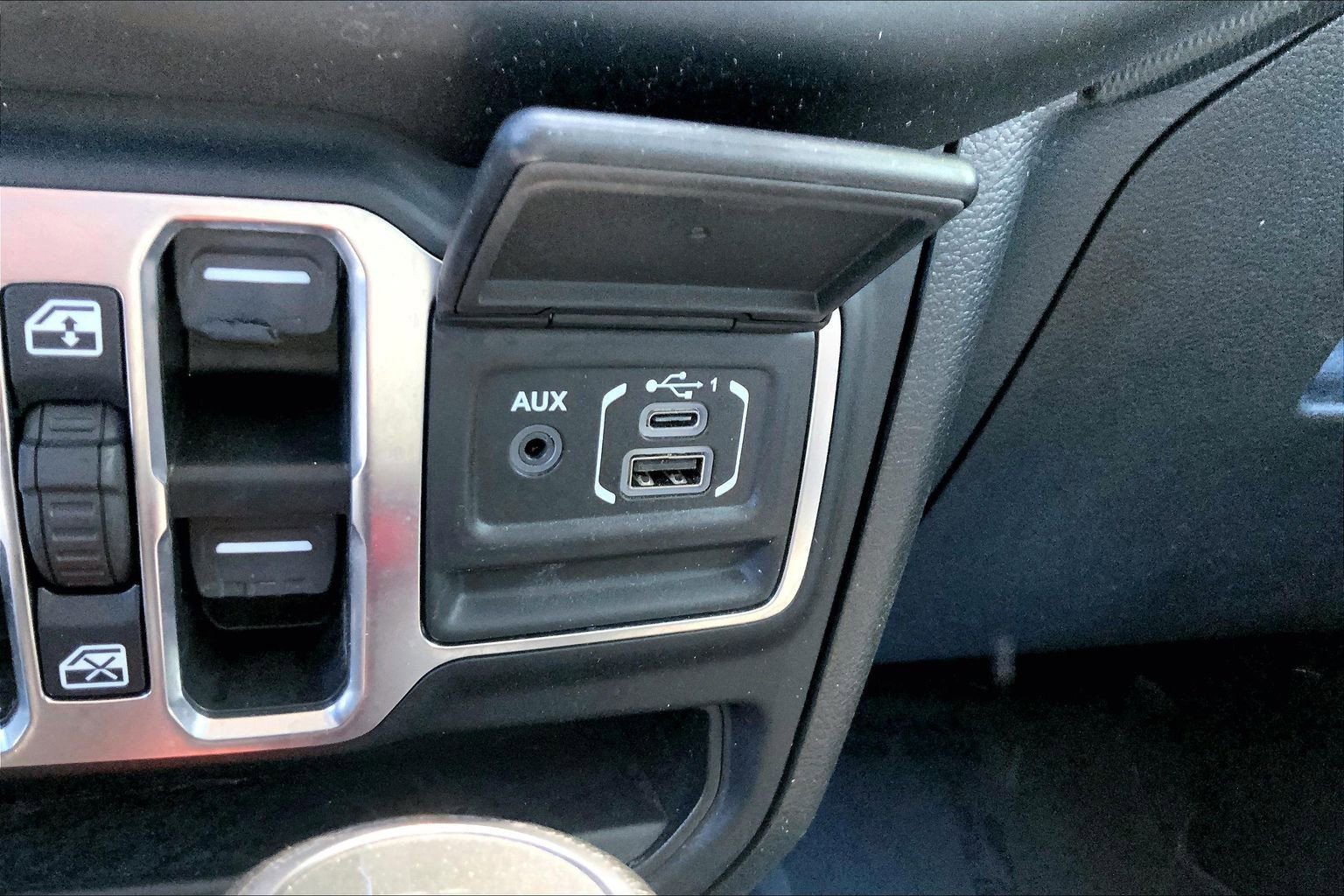 Used 2023 Jeep Gladiator Sport AWD/4WD image 27