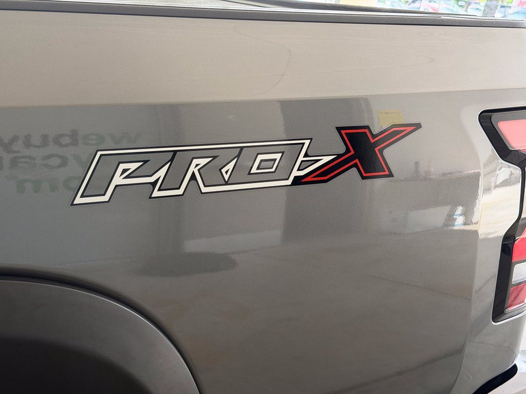 Used 2025 Nissan Frontier Pro-X RWD image 17
