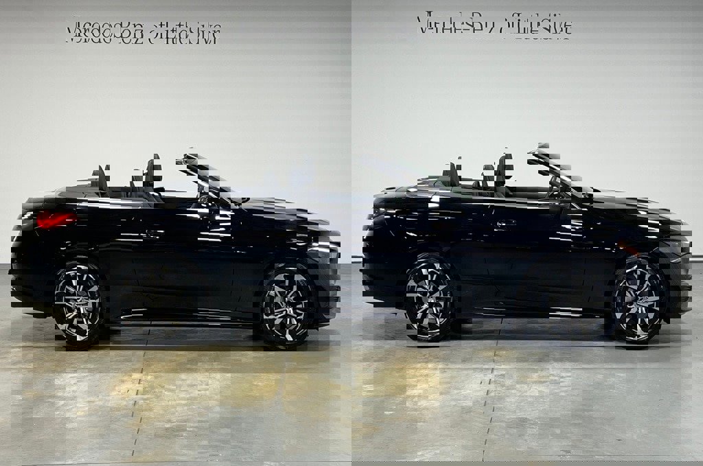 Used 2025 Mercedes-Benz CLE 300 4MATIC Cabriolet image 9