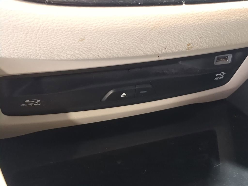 Used 2021 Chrysler Pacifica Limited w/ Uconnect Theater Family Group AWD/4WD image 39