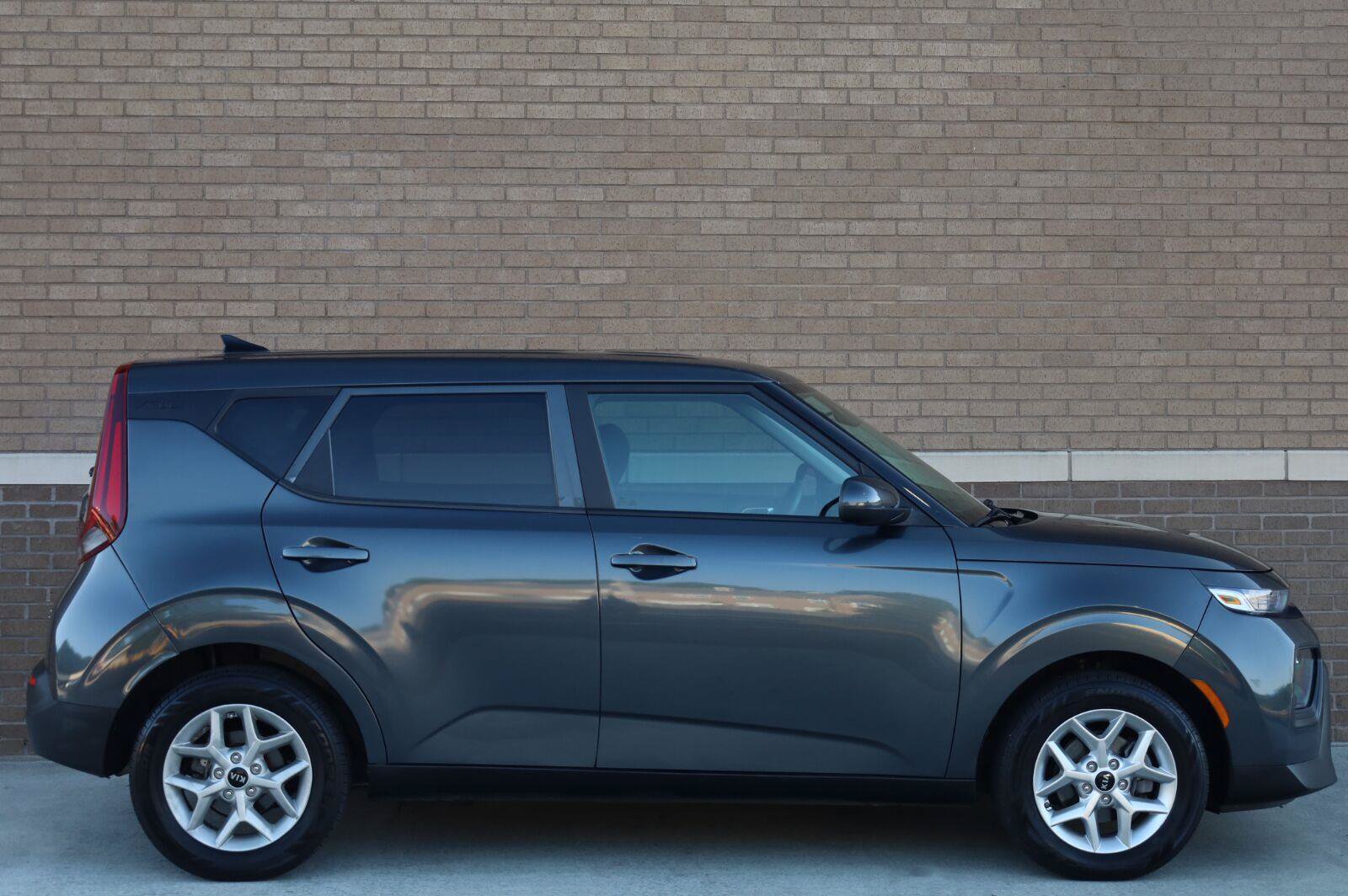 Used 2021 Kia Soul S FWD image 3