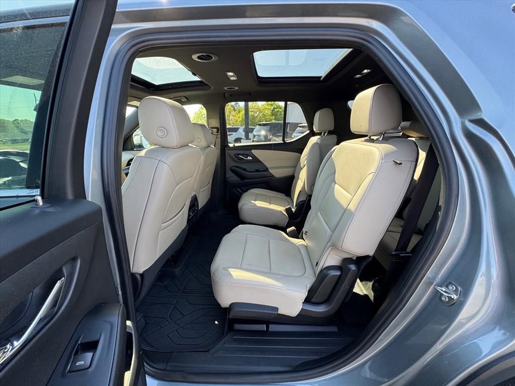 Used 2023 Chevrolet Traverse LT w/ LT Premium Package image 11