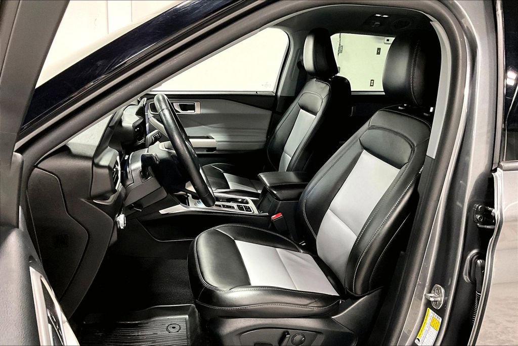 Used 2023 Ford Explorer XLT w/ Equipment Group 202A image 33