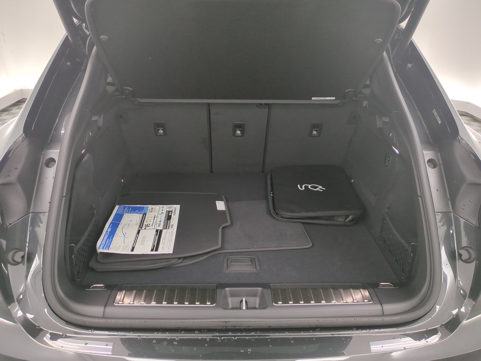 New 2026 Porsche Macan 4 Electric AWD/4WD image 19