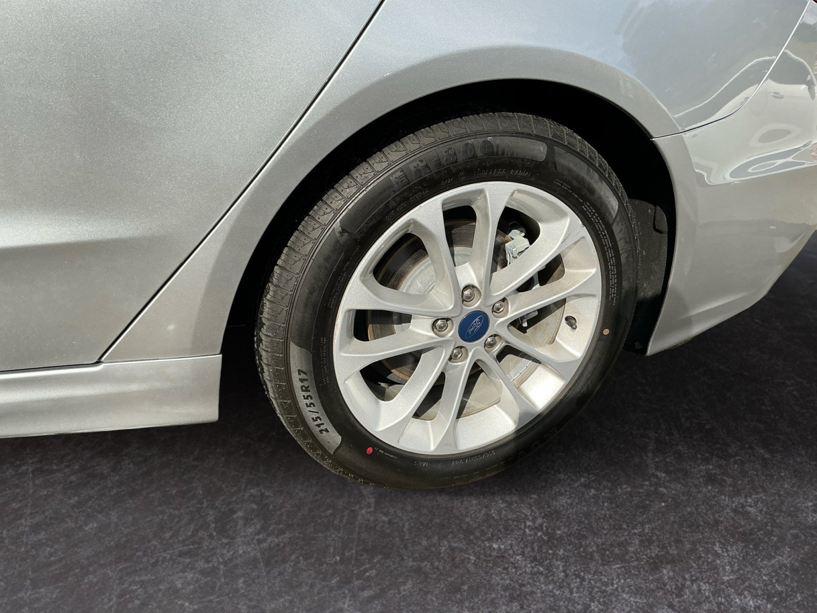 Used 2020 Ford Fusion SE image 9