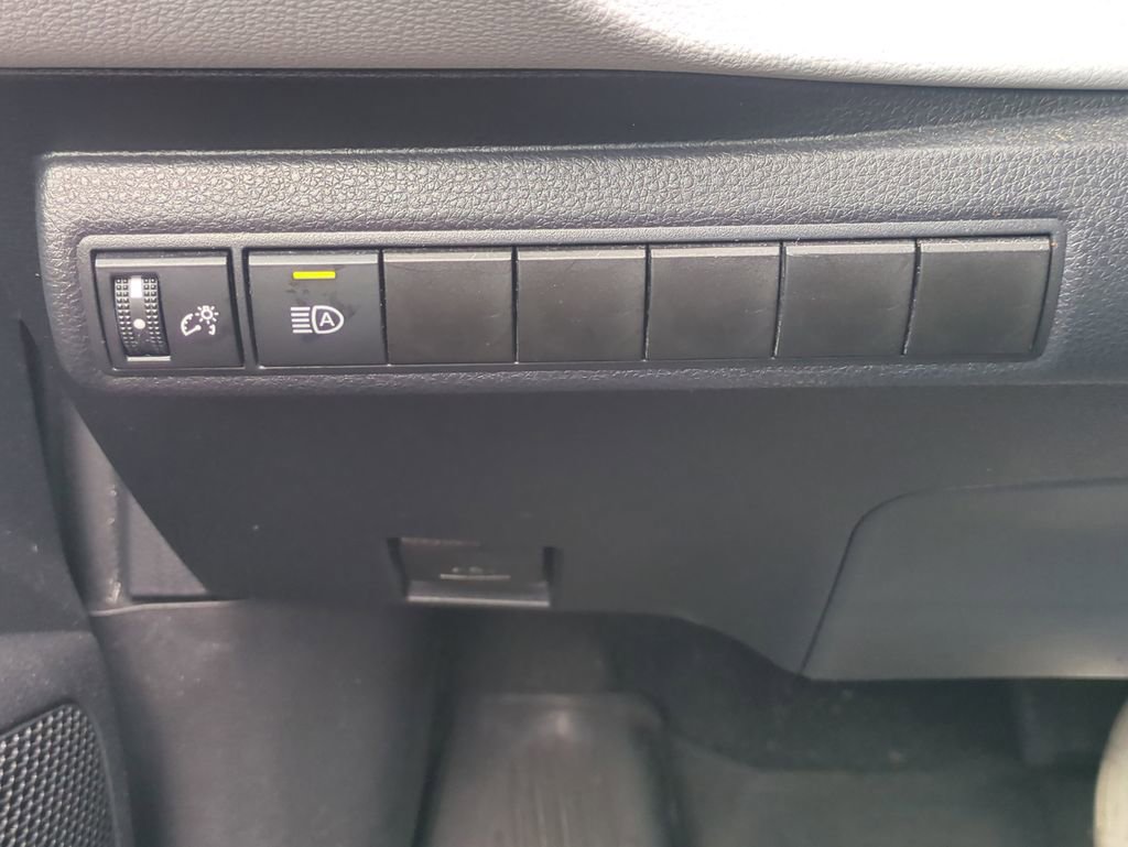 Used 2020 Toyota Corolla SE image 24