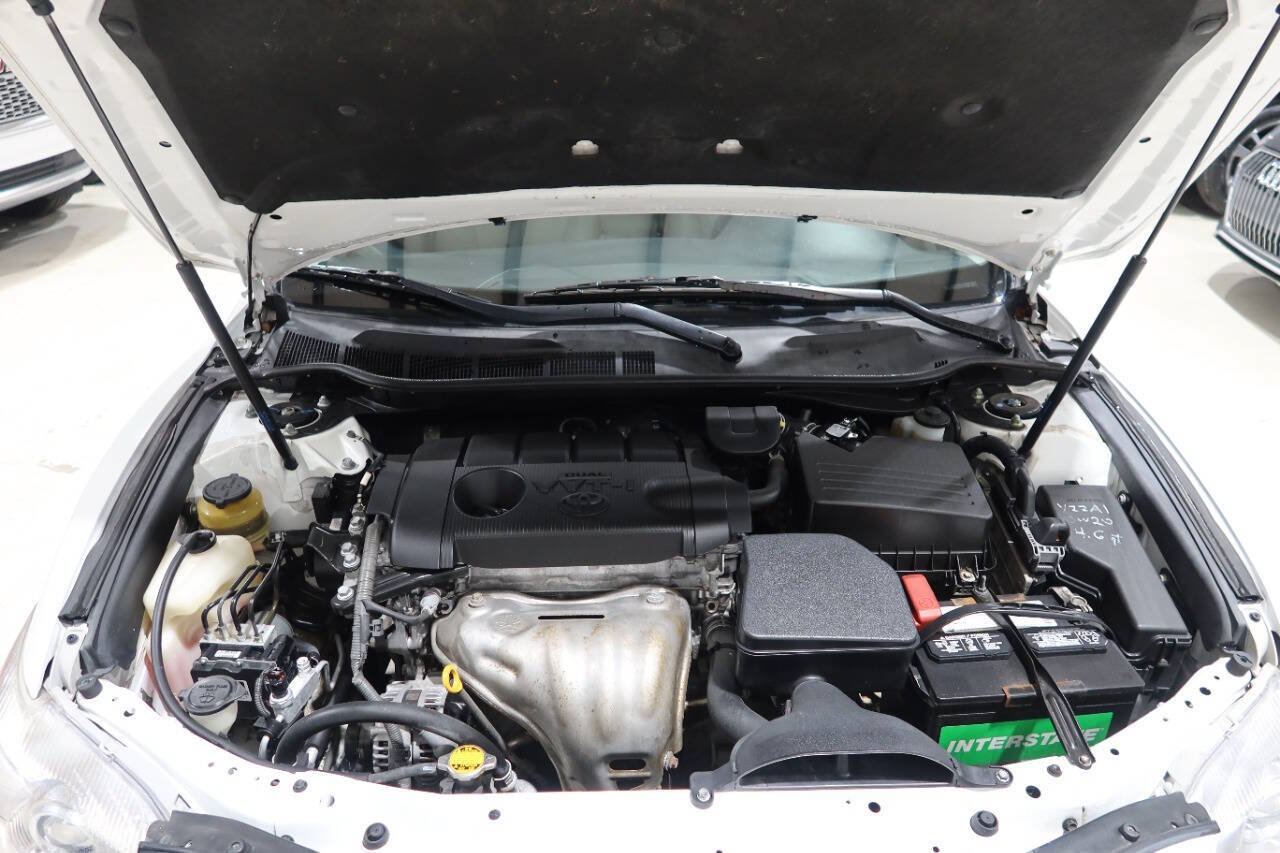 Used 2011 Toyota Camry SE w/ SE Extra-Value Pkg #1 FWD image 9
