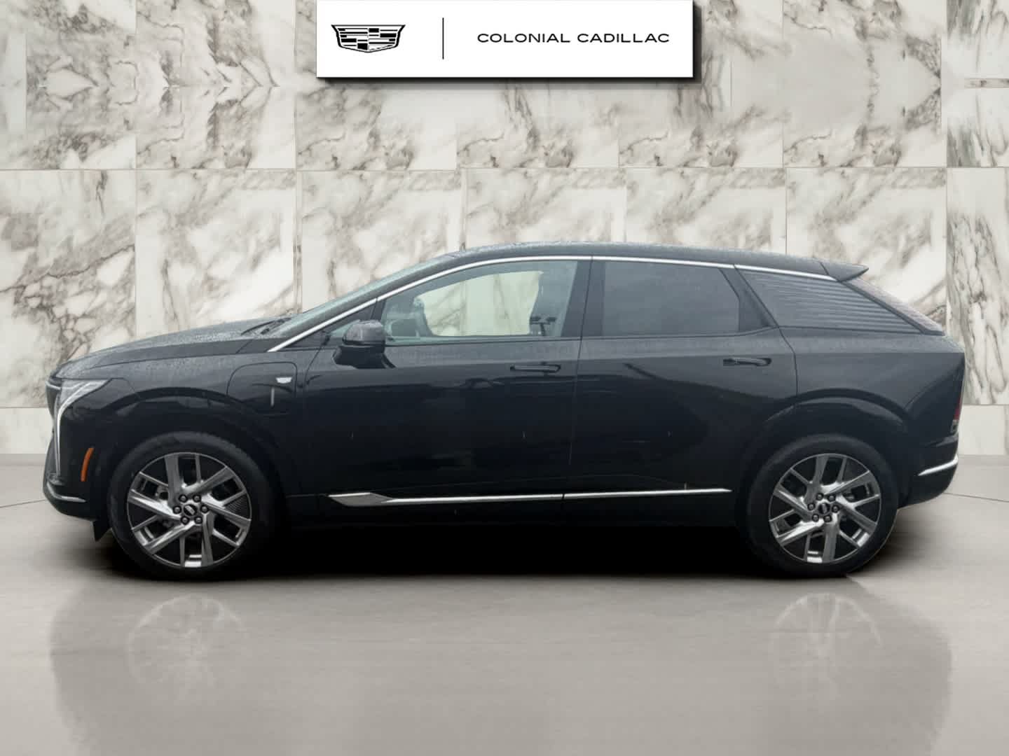 Certified 2025 Cadillac Optiq Luxury 1 AWD/4WD image 2